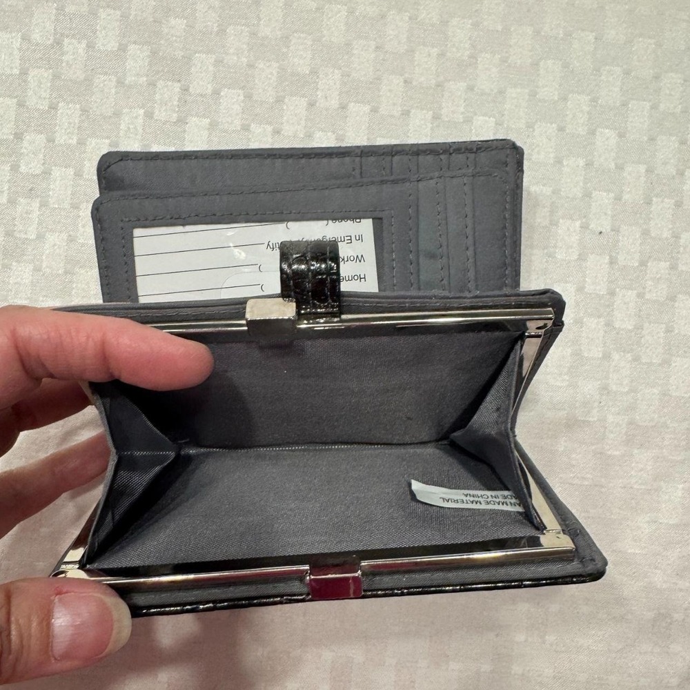 Black Faux Crocodile Leather Texture Wallet EUC - Picture 6 of 8